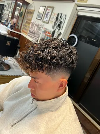パーマ neuer bar ber虎太郎のヘアスタイル