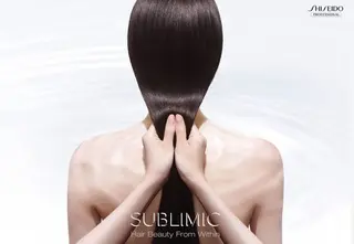 ロング ボブ/透明感カラー EMIRIのヘアスタイル