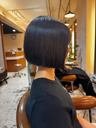 ショート タツキ／レイヤー／ パーマ／艶カラーのヘアスタイル