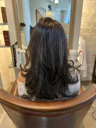 ロング カラー Un  Seul所属・福嶋 愛のヘアスタイル