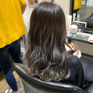 セミロング カラー UMEDA FIGAROのヘアスタイル
