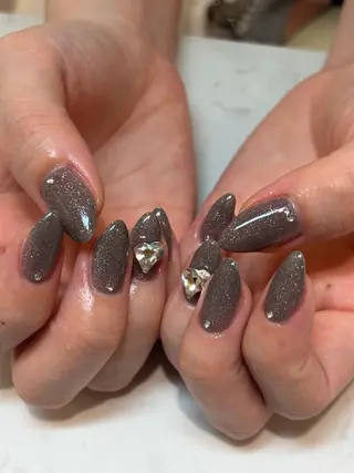 ネイル Raviy新宿店所属・たなか ひろなのネイルデザイン