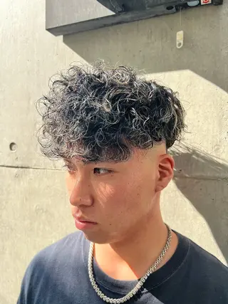 ショート カラー パーマ メンズ 豊崎 佑輔のヘアスタイル