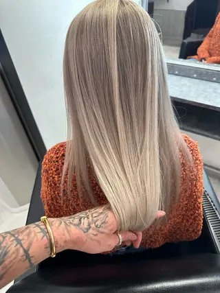 セミロング カラー AiM エイム　韓国レイヤーのヘアスタイル