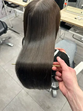 セミロング 白髪ぼかし、剥がし 富田隼仁のヘアスタイル