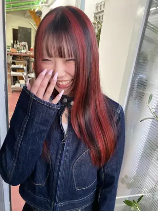 ロング qiieダブルカラー イルミナカラーのヘアスタイル