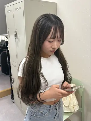 ロング カラー ハル🌸柔色/ ブリーチなし/艶髪のヘアスタイル