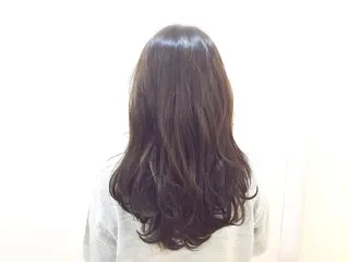 セミロング カラー 服部 樹季のヘアスタイル