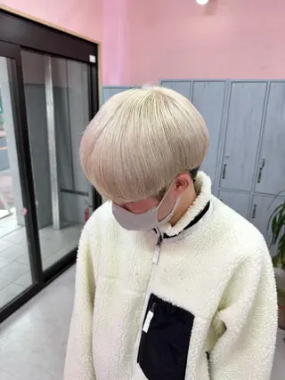 ショート カラー ブリーチ人気No.1 MANATO🎨🌈のヘアスタイル