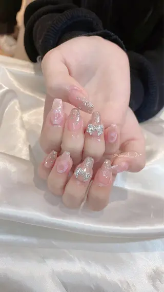 ネイル 𝘙𝘪𝘰𝘯𝘢 ...🕯🤍のネイルデザイン