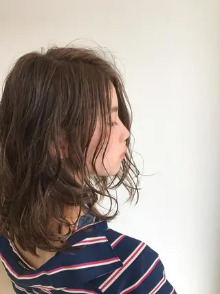 ミディアム カラー パーマ スズキ シオリのヘアスタイル