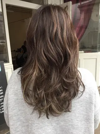 セミロング カラー ヘアアレンジ Mariana/ 鶴原-ハイライトのヘアスタイル