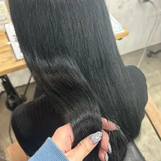 ロング カラー あやめ🪽 オリーブ/ハイトーンのヘアスタイル