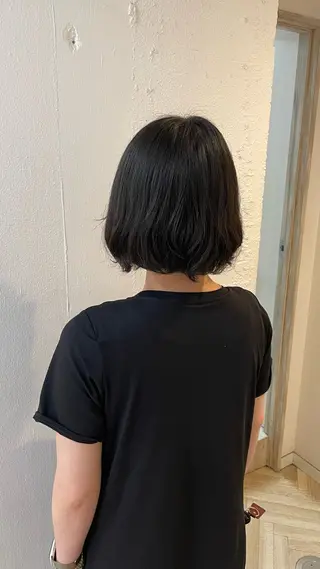 ショート 艶カラー/ ストレート/くるみのヘアスタイル