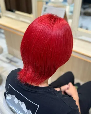 ミディアム Notoミルクティー グレージュカラーのヘアスタイル
