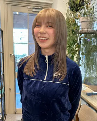 ミディアム カラー オリーブ/縮毛♡ Natsuno🩰のヘアスタイル