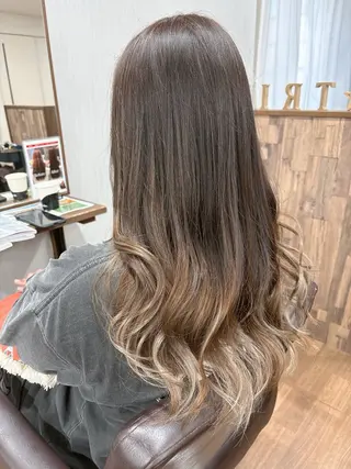 ロング カラー 梅澤 由衣のヘアスタイル