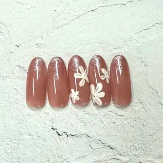 ネイル Nail&Beaut yコルン　SARAのネイルデザイン