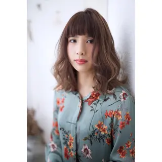 ミディアム カラー fio マナミのヘアスタイル