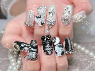 ネイル Queening 🦋のネイルデザイン