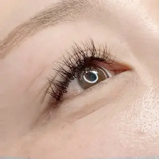 マツエク・マツパ Salon de Luxe所属・Salon de Luxeの眉毛・アイブロウイメージ