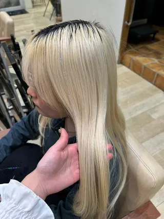 ロング まひろ エクステ／ハイトーンのヘアスタイル