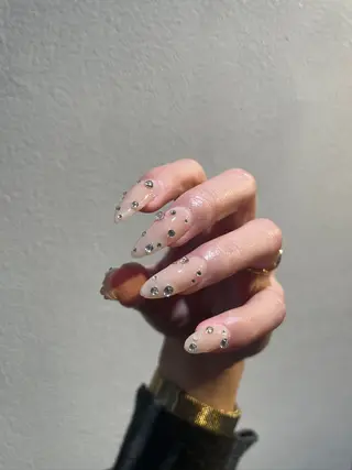 ネイル anyora nail salon所属・大人ワンホン キラキラ／Ayanoのネイルデザイン