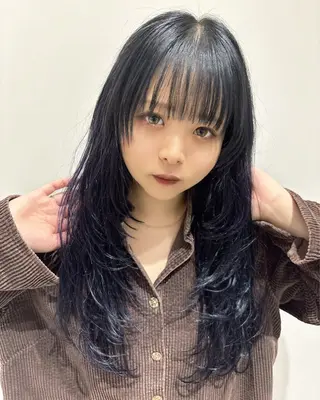 ロング カラー ヘアアレンジ 耳つぼ屋さん ‎🤍りりのヘアスタイル