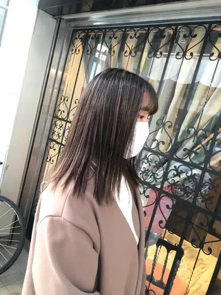 セミロング カラー フラミューム関内店所属・角地山 京子のヘアスタイル