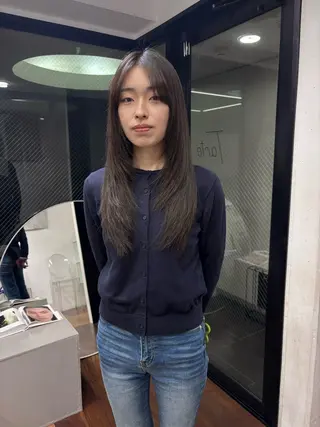 ロング 柔らかストレートと ツヤカラー/和田陽向のヘアスタイル