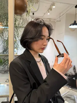 ショート カラー ミルクティー× グレージュMOMOのヘアスタイル