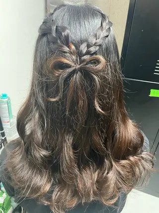 セミロング ヘアアレンジ 🎨 SHIORI🥀のヘアスタイル