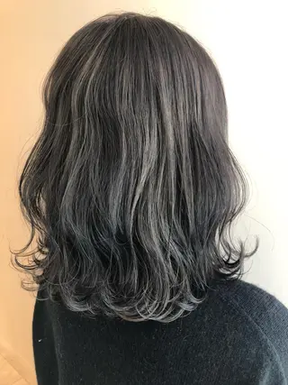 セミロング カラー 似合わせ.ﾍｱｾｯﾄ 得意🌹井上美沙のヘアスタイル