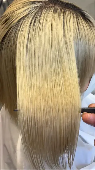 カラー 博多ブリーチ× 透明感/縮毛矯正のヘアスタイル