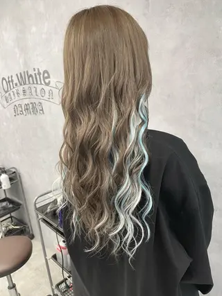 ロング カラー オフホワイトアンドなんば所属・福西 洋斗のヘアスタイル