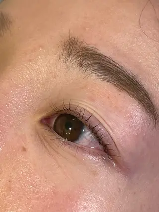 マツエク・マツパ cure所属・井上 真里奈のヘアスタイル