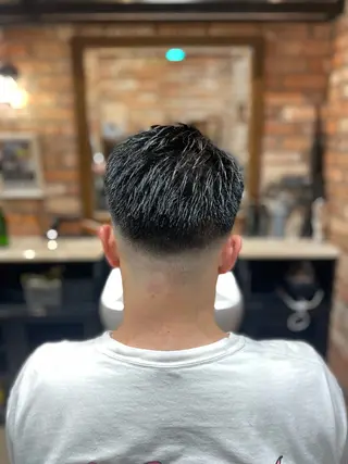ショート ヒロ銀座バーバーショップ東京駅丸の内店所属・對馬 虎太郎のヘアスタイル