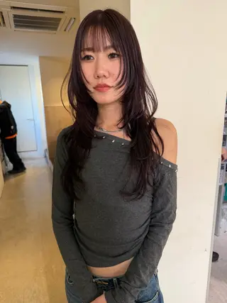 ロング カラー MIU/ルーツカラー 顔まわりレイヤーのヘアスタイル