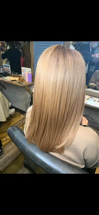 セミロング ヘアリゾートA i 秋葉原店のヘアスタイル