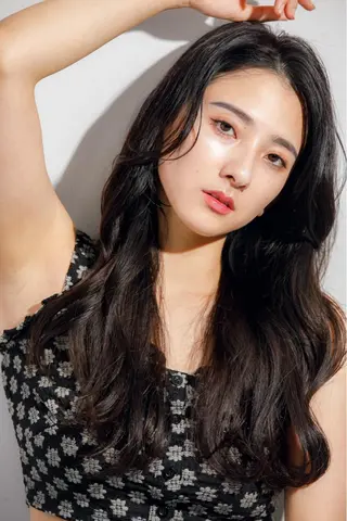 ロング to youハイライトのヘアスタイル