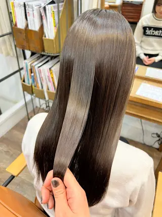 セミロング at'LAV by Belle原宿所属・艶髪✨縮毛矯正 🫧Airi🫧のヘアスタイル