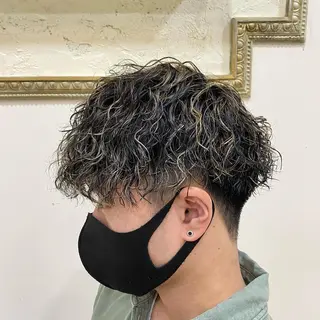 パーマ メンズ 三ノ宮フェザーパーマ 蕃本 啓利のヘアスタイル