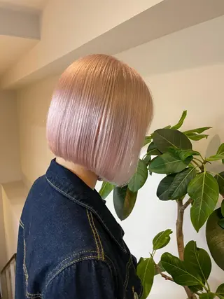 ショート カラー ネイル マツエク・マツパ アイブロウ ⭐ハイトーンブリーチ ミルクティーピンクのヘアスタイル