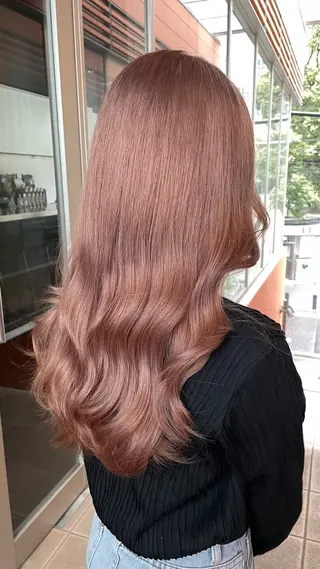 ロング カラー ブリーチ/髪質改善/ ハイトーン/暖色のヘアスタイル