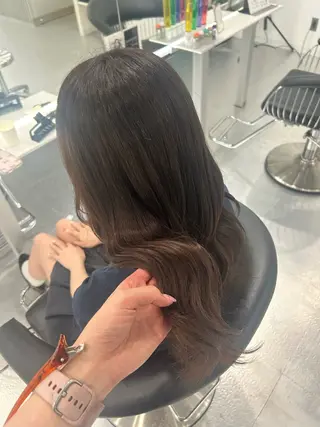 セミロング あやめ🪽 オリーブ/ハイトーンのヘアスタイル