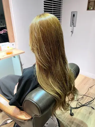 ロング カラー パーマ ツキダテ ユイのヘアスタイル