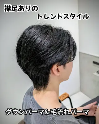 ミディアム パーマ メンズ 艶髪韓国ヘア🇰🇷 韓国風メンズカット のヘアスタイル