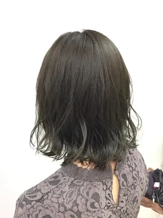ミディアム 鈴木 絢奈のヘアスタイル