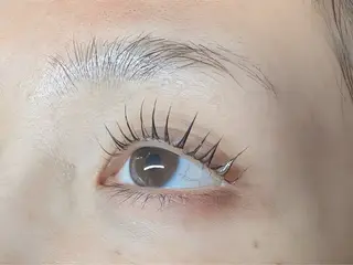 マツエク・マツパ TotalBeautysalonCURE所属・CURE 朱梨のネイルデザイン