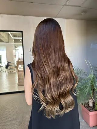 ロング カラー ヒラ マツのヘアスタイル